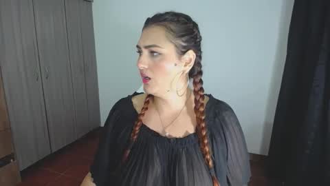 Snapshot of _ninahot chatting on December 29, 12:20 am Nina online show from December 29, 12:20 am