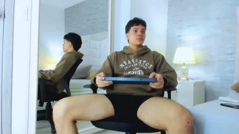 Snapshot of _noah_heyden chatting on January 21, 2:15 pm Noah Heyden online show from January 21, 2:15 pm