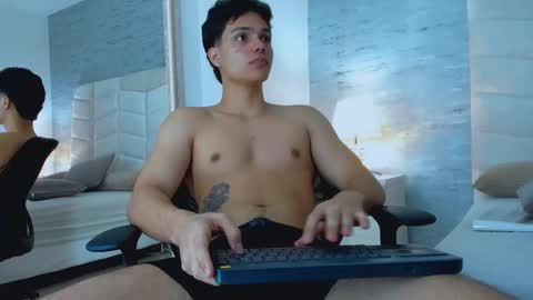 Snapshot of _noah_heyden chatting on January 21, 8:21 pm Noah Heyden online show from January 21, 8:21 pm