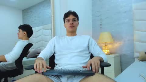 Snapshot of _noah_heyden chatting on January 22, 7:13 pm Noah Heyden online show from January 22, 7:13 pm