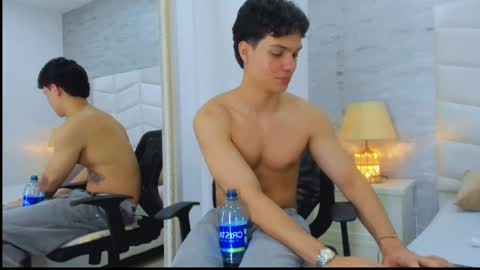 Snapshot of _noah_heyden chatting on January 29, 8:25 pm Noah Heyden online show from January 29, 8:25 pm