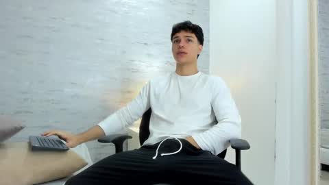 Snapshot of _noah_heyden chatting on February 9, 2:50 pm Noah Heyden online show from February 9, 2:50 pm