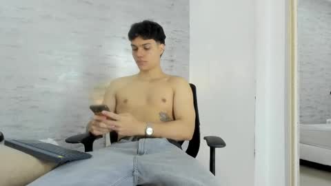 Snapshot of _noah_heyden chatting on February 10, 3:32 pm Noah Heyden online show from February 10, 3:32 pm