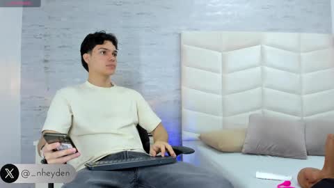 Snapshot of _noah_heyden chatting on February 15, 7:39 pm Noah Heyden online show from February 15, 7:39 pm