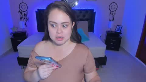 Snapshot of _oliviajoness chatting on February 10, 11:47 am Olivia jones online show from February 10, 11:47 am