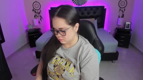 Snapshot of _oliviajoness chatting on February 21, 12:06 pm Olivia jones online show from February 21, 12:06 pm