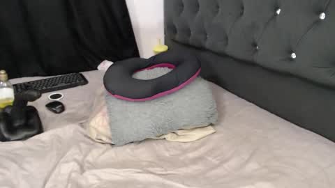 _pamelaqueen_ online show from January 6, 12:25 am