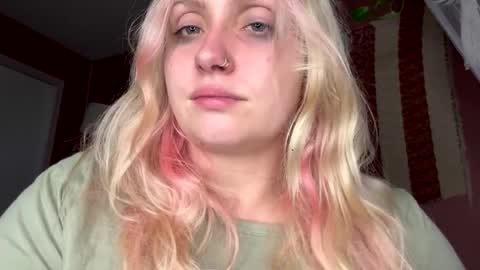 Snapshot of _peaceoutgirlscout_ chatting on October 17, 4:37 am _peaceoutgirlscout_ online show from October 17, 4:37 am