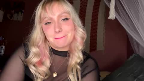 Snapshot of _peaceoutgirlscout_ chatting on November 1, 4:58 am _peaceoutgirlscout_ online show from November 1, 4:58 am