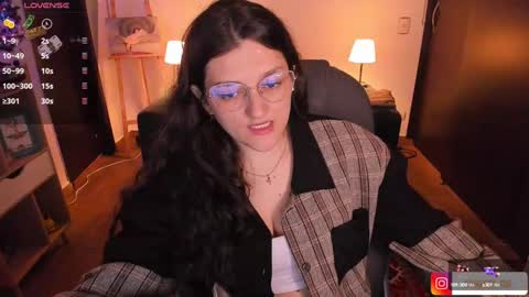 Snapshot of _peach__ chatting on December 16, 1:21 am violeta ig online show from December 16, 1:21 am