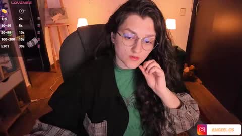 Snapshot of _peach__ chatting on December 20, 3:58 am violeta ig online show from December 20, 3:58 am