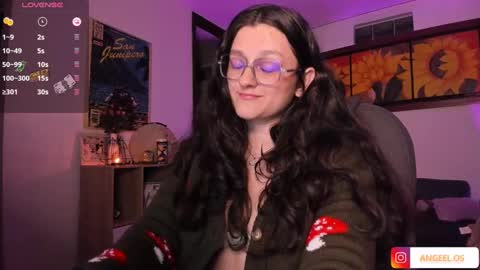 Snapshot of _peach__ chatting on January 6, 6:25 am violeta ig online show from January 6, 6:25 am