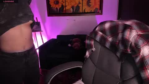 Snapshot of _peach__ chatting on January 8, 3:29 am violeta ig online show from January 8, 3:29 am