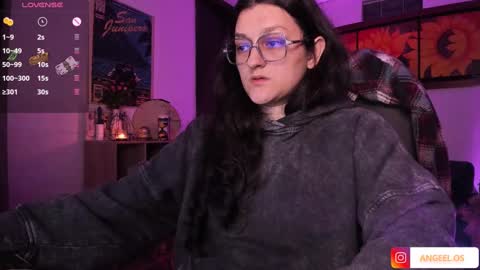 Snapshot of _peach__ chatting on January 12, 5:45 am violeta ig online show from January 12, 5:45 am