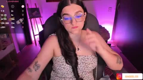 Snapshot of _peach__ chatting on January 19, 1:43 am violeta ig online show from January 19, 1:43 am