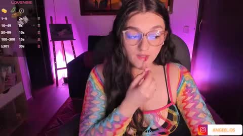 Snapshot of _peach__ chatting on January 26, 1:20 am violeta ig online show from January 26, 1:20 am