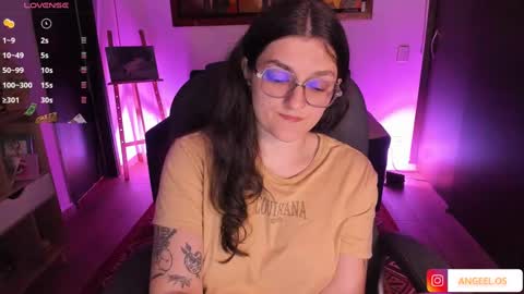 Snapshot of _peach__ chatting on January 29, 2:19 am violeta ig online show from January 29, 2:19 am