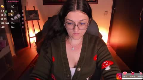 Snapshot of _peach__ chatting on February 4, 4:26 am violeta ig online show from February 4, 4:26 am