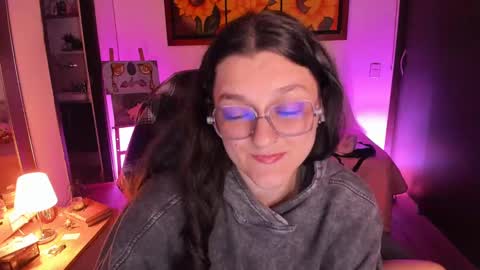Snapshot of _peach__ chatting on February 28, 1:15 am violeta ig online show from February 28, 1:15 am