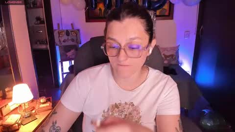 Snapshot of _peach__ chatting on March 11, 3:37 am violeta ig online show from March 11, 3:37 am