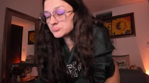 Snapshot of _peach__ chatting on September 23, 3:53 am violeta ig online show from September 23, 3:53 am