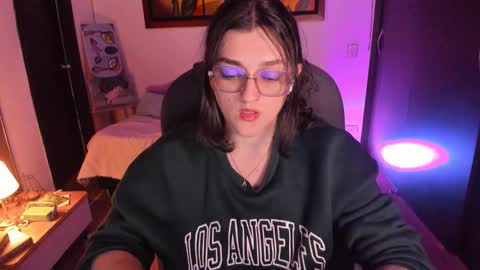 Snapshot of _peach__ chatting on October 13, 4:56 am violeta ig online show from October 13, 4:56 am