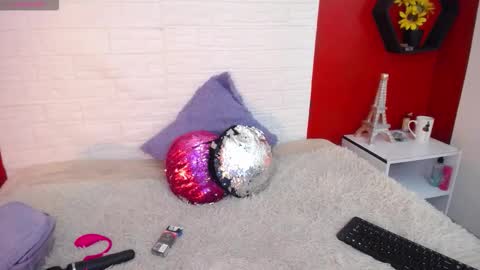 Laura online show from October 20, 6:52 pm