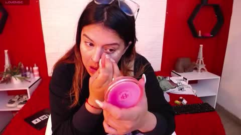 Laura online show from December 22, 7:22 pm