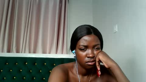 Snapshot of _pretty_savage chatting on May 24, 9:36 am savage online show from May 24, 9:36 am
