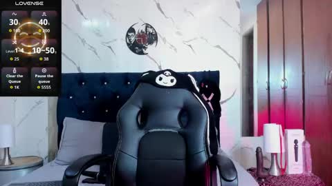 Snapshot of _qira_ chatting on May 1, 5:06 pm _qira_ online show from May 1, 5:06 pm