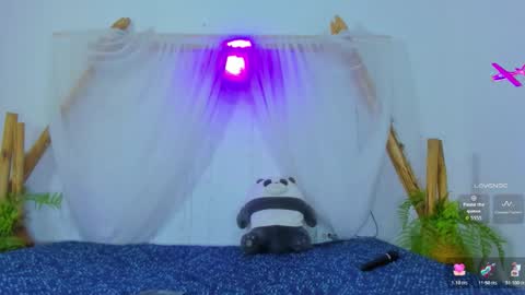 Moon online show from December 4, 7:44 pm