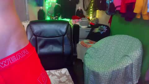 Snapshot of _redxxx chatting on December 23, 7:41 pm REDxxx online show from December 23, 7:41 pm