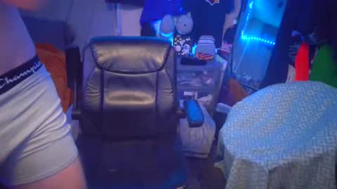 Snapshot of _redxxx chatting on January 4, 9:43 am REDxxx online show from January 4, 9:43 am