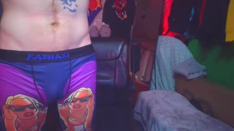 Snapshot of _redxxx chatting on January 5, 8:22 am REDxxx online show from January 5, 8:22 am