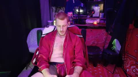 Snapshot of _redxxx chatting on February 22, 1:57 pm REDxxx online show from February 22, 1:57 pm