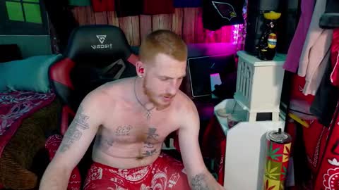 Snapshot of _redxxx chatting on October 17, 5:26 pm REDxxx online show from October 17, 5:26 pm