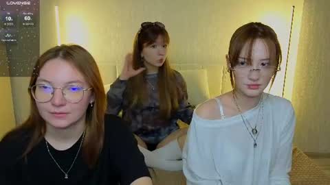 Snapshot of _reverse_gang_ chatting on June 27, 2:55 pm LISSAPVT IS OPEN online show from June 27, 2:55 pm