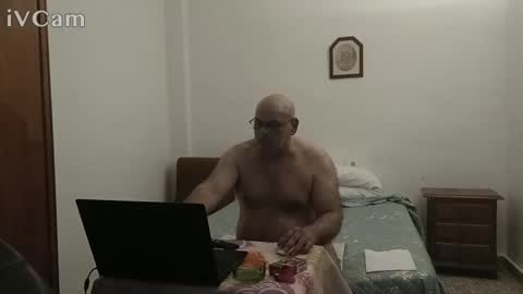 REY online show from May 14, 6:26 pm