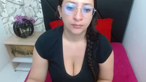Snapshot of _saraximena_ chatting on May 28, 6:21 am _saraximena_ online show from May 28, 6:21 am