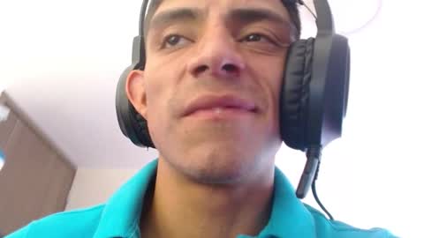 Snapshot of _schnnneider_ chatting on October 4, 5:44 pm SCHNEIDER online show from October 4, 5:44 pm