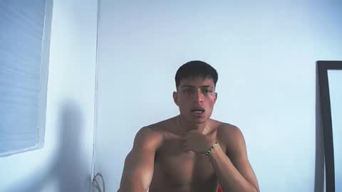 Juan Pablo-independent model online show from December 5, 9:00 pm