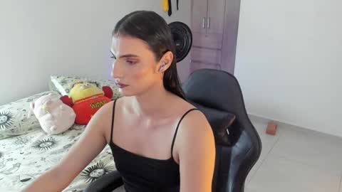 Shantall online show from May 25, 5:02 am