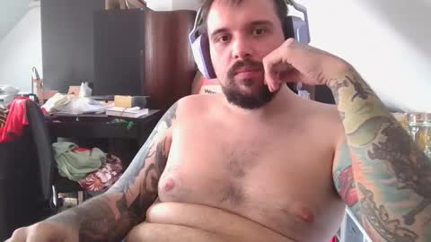 _smiley_bear27 online show from November 11, 5:51 am