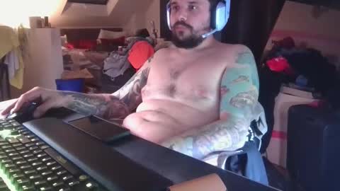 _smiley_bear27 online show from December 3, 9:29 am