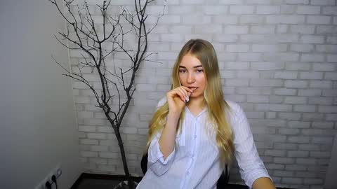 Snapshot of _snow_queen__ chatting on January 4, 12:27 pm Rachel online show from January 4, 12:27 pm