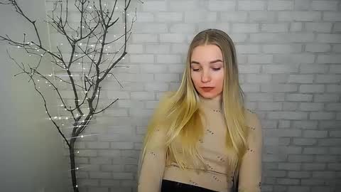 Snapshot of _snow_queen__ chatting on March 3, 5:18 pm Rachel online show from March 3, 5:18 pm