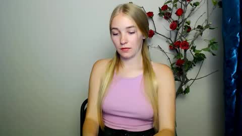 Snapshot of _snow_queen__ chatting on September 23, 7:06 pm Rachel online show from September 23, 7:06 pm