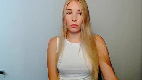 Snapshot of _snow_queen__ chatting on October 5, 10:24 am Rachel online show from October 5, 10:24 am