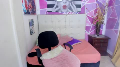 Snapshot of _sofia_agudelo chatting on December 17, 11:05 pm Sofia online show from December 17, 11:05 pm