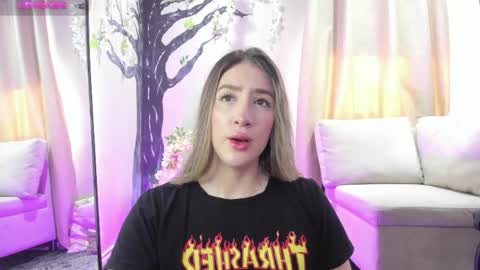 Snapshot of _sofia_cruz chatting on April 30, 5:41 pm 640 200 online show from April 30, 5:41 pm